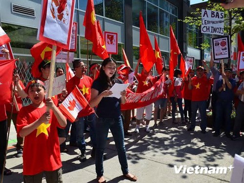 Komunitas diaspora Vietnam di Kanada memprotes  Tiongkok - ảnh 1